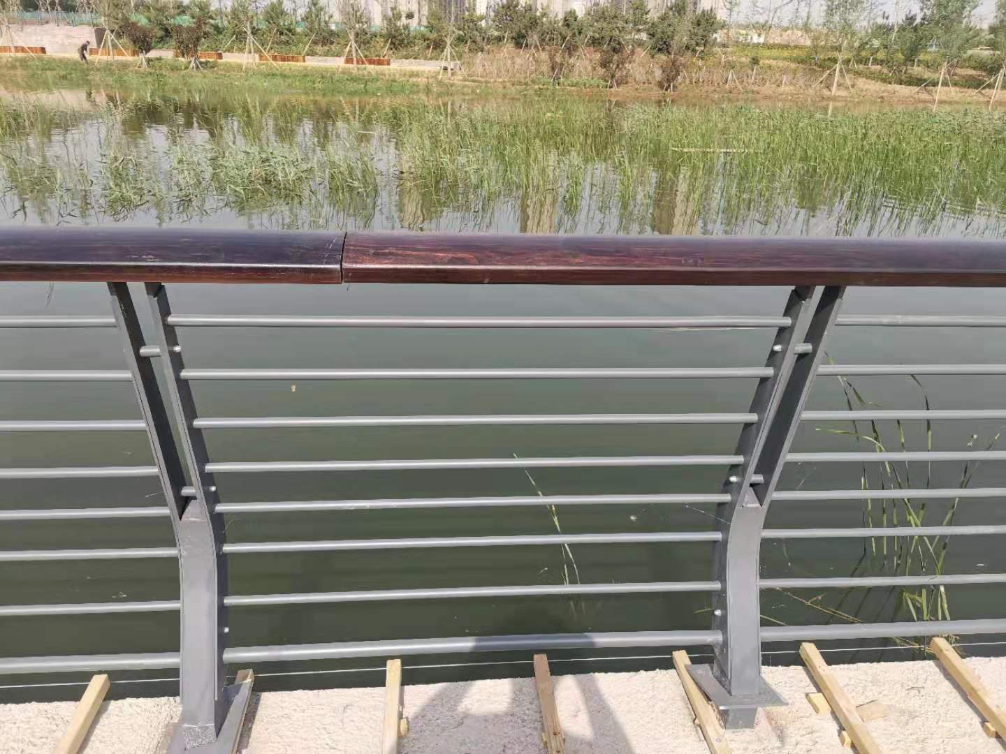 鸡西市桥梁防撞护栏河道护栏 - 方案